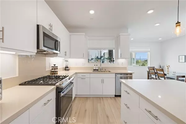 Valencia (santa Clarita), CA 91381,26976 Tanager Lane