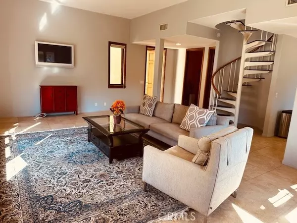 Encino (los Angeles), CA 91316,5230 Louise