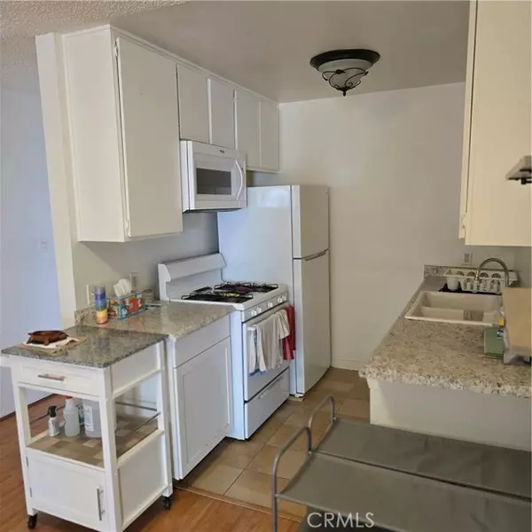 Studio City (los Angeles), CA 91604,12157 Moorpark Street #206