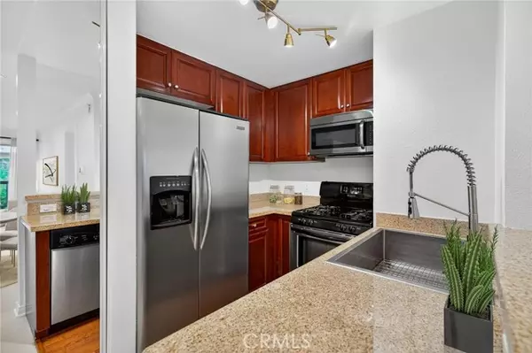 Woodland Hills (los Angeles), CA 91367,5540 Owensmouth #209