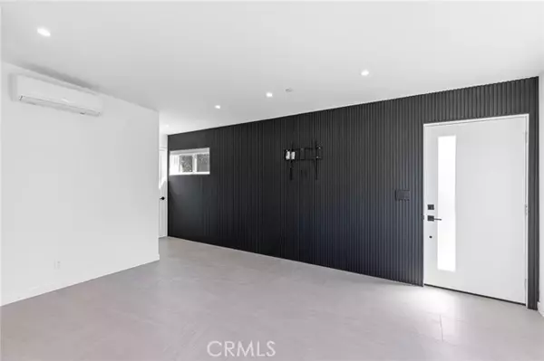 West Hills (los Angeles), CA 91307,6443 Woodlake #1/2