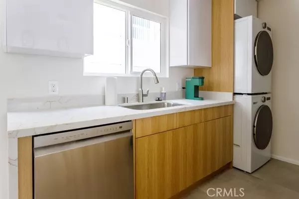 Los Angeles, CA 90066,12422 Pacific Avenue #3