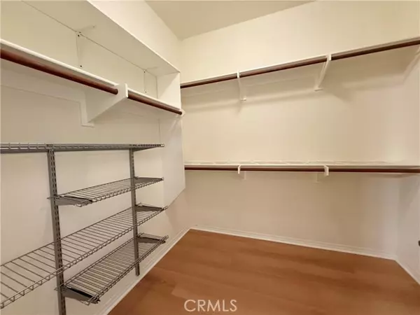 Valencia (santa Clarita), CA 91354,28301 Esplanada