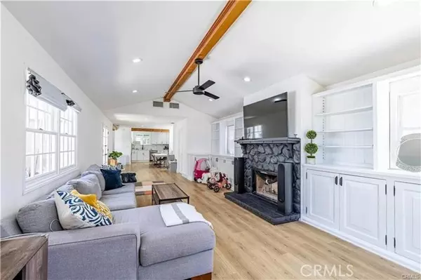 Woodland Hills (los Angeles), CA 91367,22853 Dolorosa Street