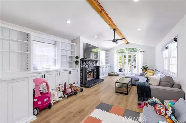 Woodland Hills (los Angeles), CA 91367,22853 Dolorosa Street