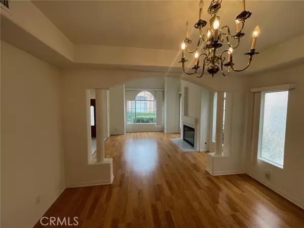 Northridge (los Angeles), CA 91324,10010 Reseda #D