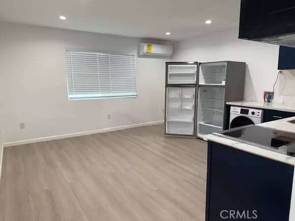 Northridge (los Angeles), CA 91325,18419 Tuba Street