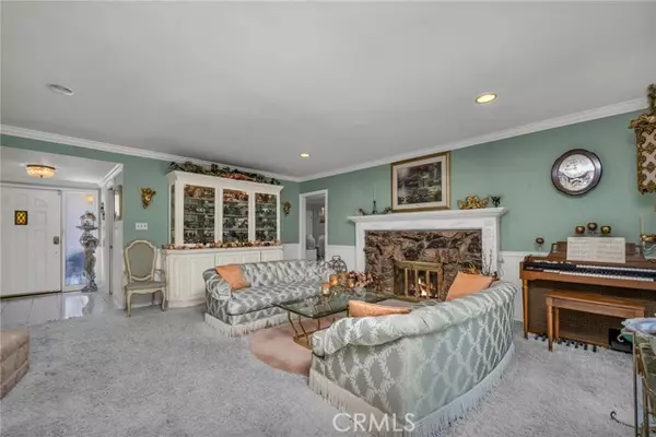 Woodland Hills (los Angeles), CA 91364,22051 Mulholland Way