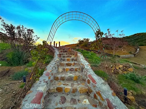 Malibu, CA 90265,33239 Mulholland Highway