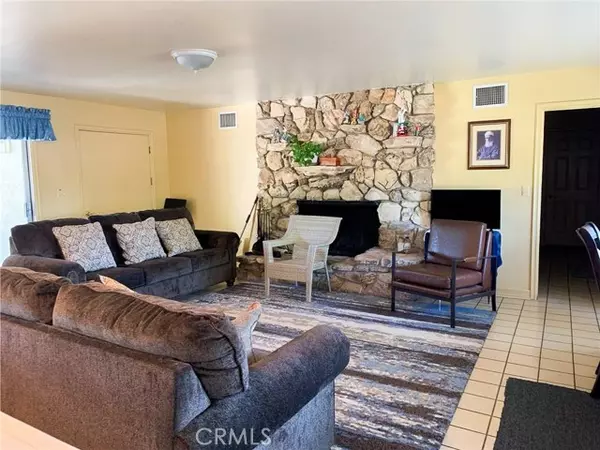 Northridge (los Angeles), CA 91325,17033 Rayen