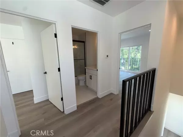 Canoga Park (los Angeles), CA 91303,21721 Hart Street