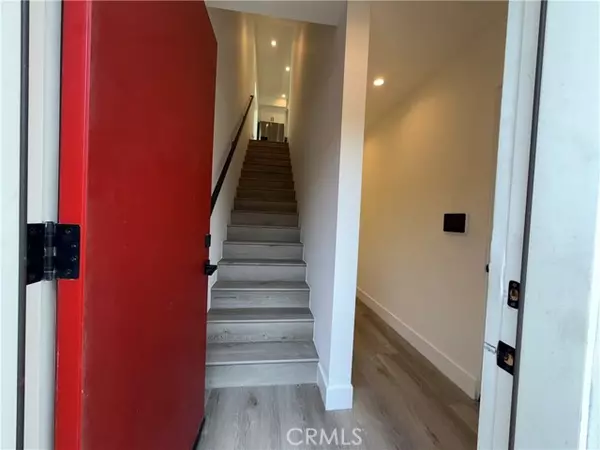 Canoga Park (los Angeles), CA 91303,21721 Hart Street