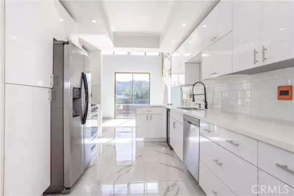 Sherman Oaks, CA 91423,13331 Moorpark Street #319