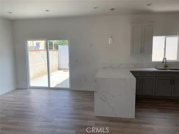 Reseda (los Angeles), CA 91335,19509 Enadia