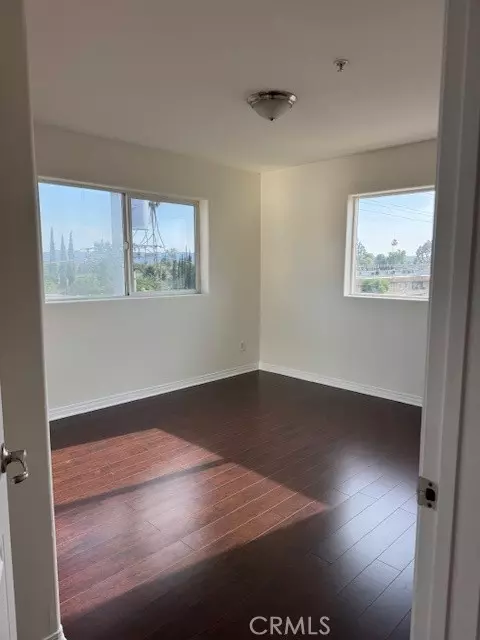 Van Nuys (los Angeles), CA 91405,13525 Vanowen Street #301