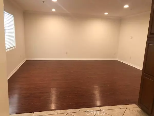 Van Nuys (los Angeles), CA 91405,13525 Vanowen Street #301