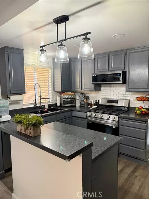 San Fernando, CA 91345,11068 Sharp