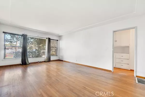 Canoga Park (los Angeles), CA 91304,7725 Owensmouth