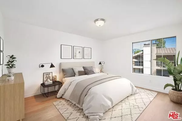 Woodland Hills (los Angeles), CA 91367,5565 Canoga #301