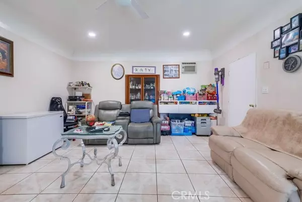 Los Angeles, CA 90065,2663 Loosmore Street