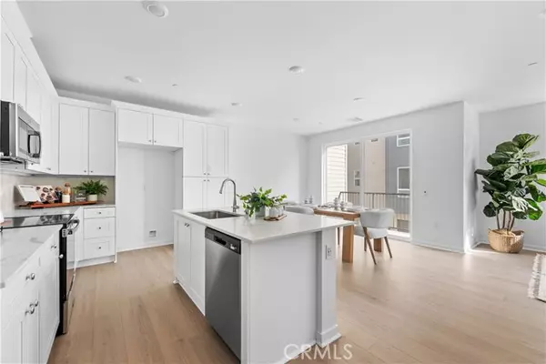 North Hills (los Angeles), CA 91343,9423 N Sepulveda Blvd. #3