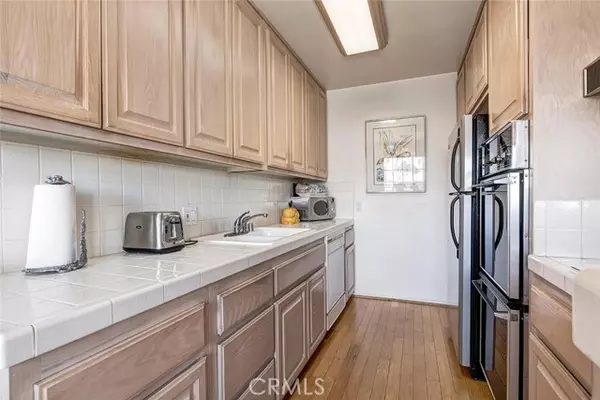 Burbank, CA 91505,4140 Warner #205