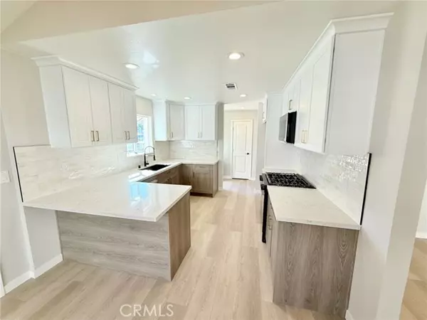 Saugus (santa Clarita), CA 91350,27215 Elias