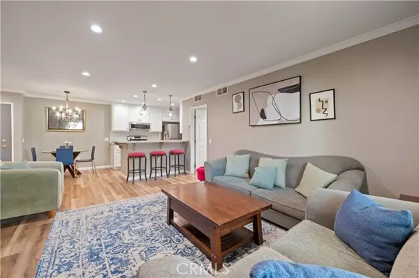 Valencia (santa Clarita), CA 91355,23515 Lyons #225