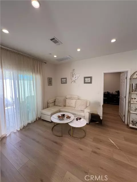 North Hills (los Angeles), CA 91343,15857 Stare Street