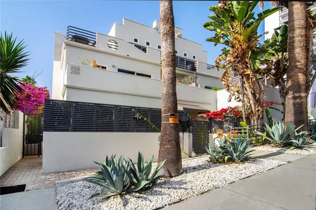 West Hollywood, CA 90069,959 N Doheny #205
