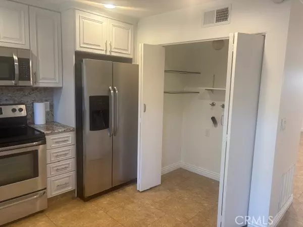 Agoura Hills, CA 91301,30553 Canwood