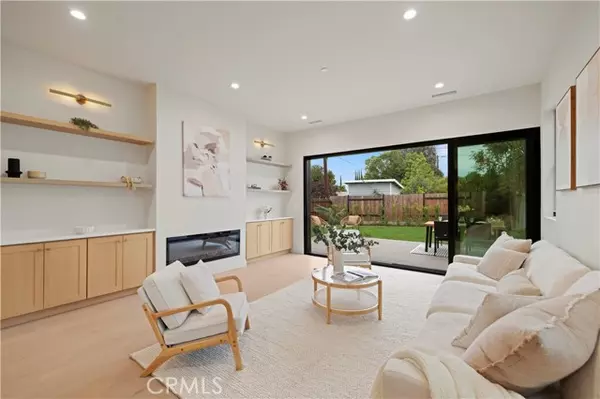 Encino (los Angeles), CA 91316,17446 Hatteras Street