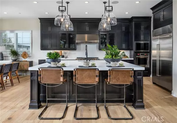 Valencia (santa Clarita), CA 91381,27538 Juniper Lane