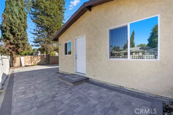 Reseda (los Angeles), CA 91335,19258 Strathern St.