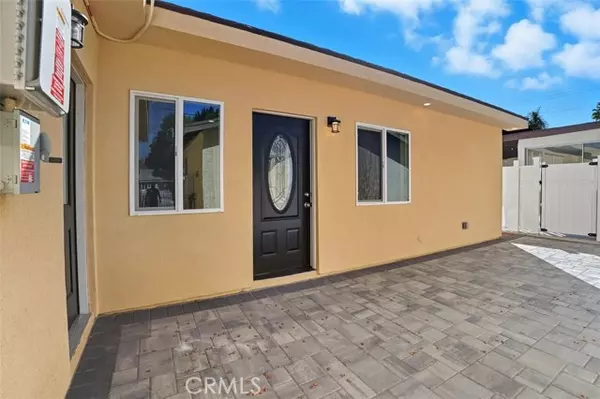 Reseda (los Angeles), CA 91335,19258 Strathern St.