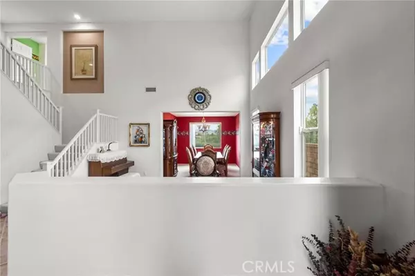 Castaic, CA 91384,29232 Saint Tropez