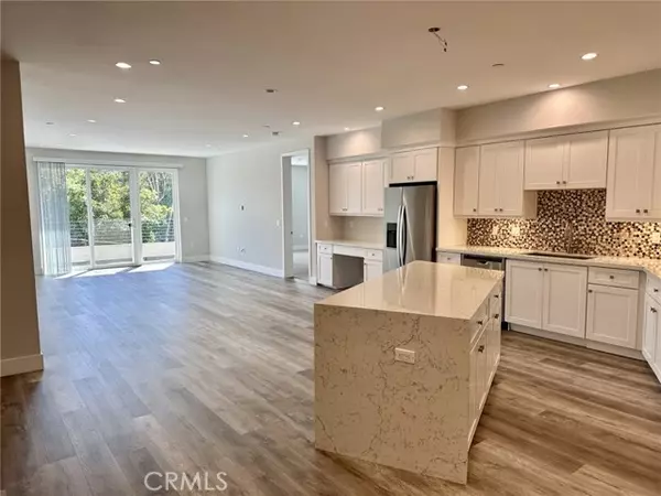 Studio City (los Angeles), CA 91602,10718 Acama Street #203