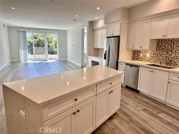 Studio City (los Angeles), CA 91602,10718 Acama Street #203