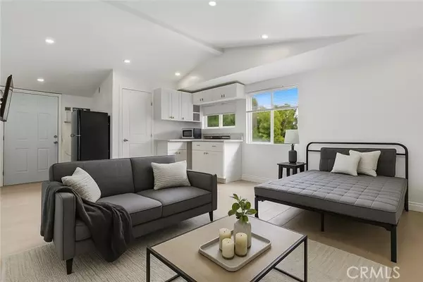 5718 Comanche Avenue, Woodland Hills (los Angeles), CA 91367