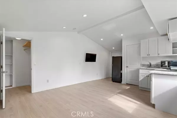 Woodland Hills (los Angeles), CA 91367,5718 Comanche Avenue