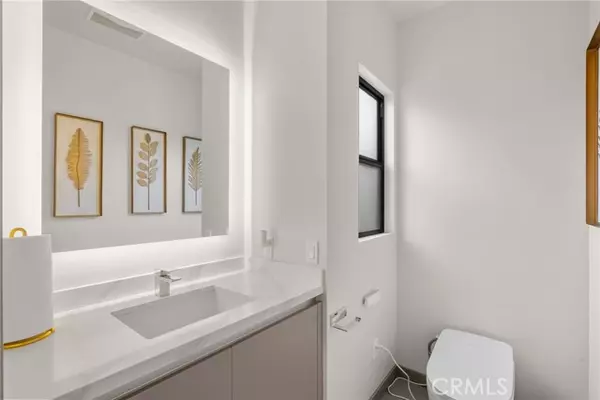 Tarzana (los Angeles), CA 91356,18703 Redwing Street