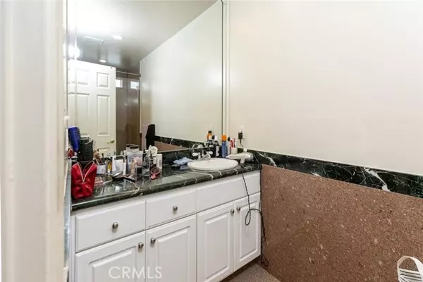 Panorama City (los Angeles), CA 91402,7935 Hazeltine Avenue