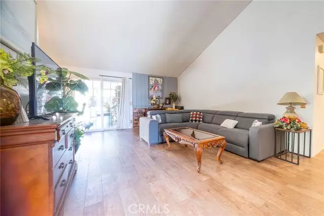 Simi Valley, CA 93063,2433 Medina Avenue