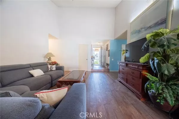 Simi Valley, CA 93063,2433 Medina Avenue