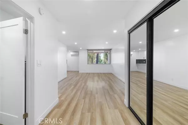 Encino (los Angeles), CA 91316,17000 Burbank Boulevard #201