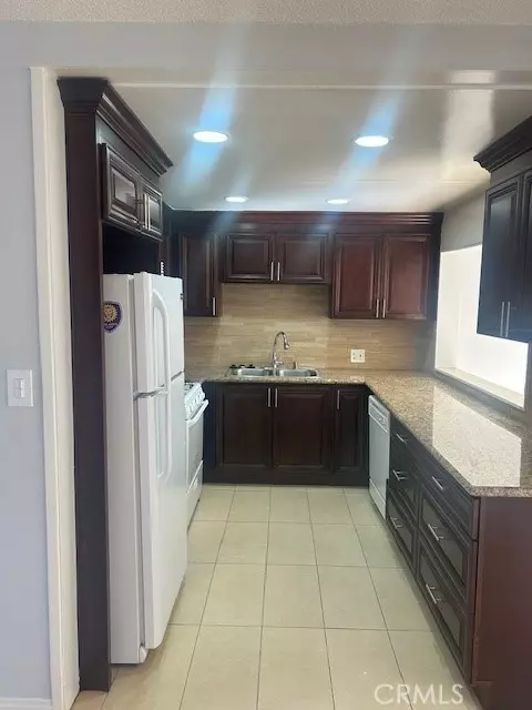 Encino (los Angeles), CA 91316,17430 Martha Street