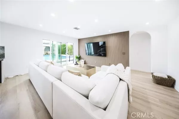 North Hollywood (los Angeles), CA 91605,7306 Farmdale Avenue