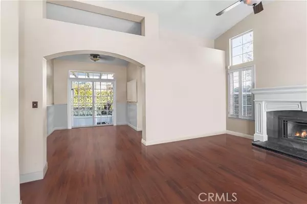 Valencia (santa Clarita), CA 91354,23301 Preston