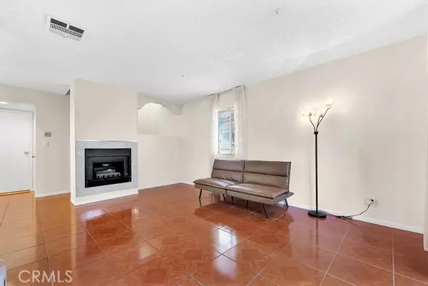 North Hills (los Angeles), CA 91343,15044 Nordhoff #1
