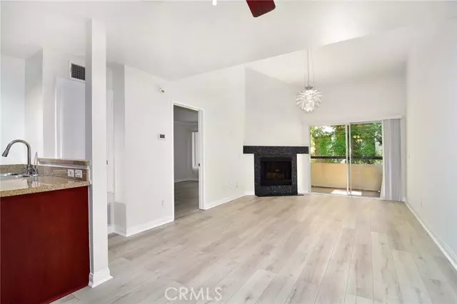 Woodland Hills (los Angeles), CA 91367,5510 Owensmouth Avenue #301